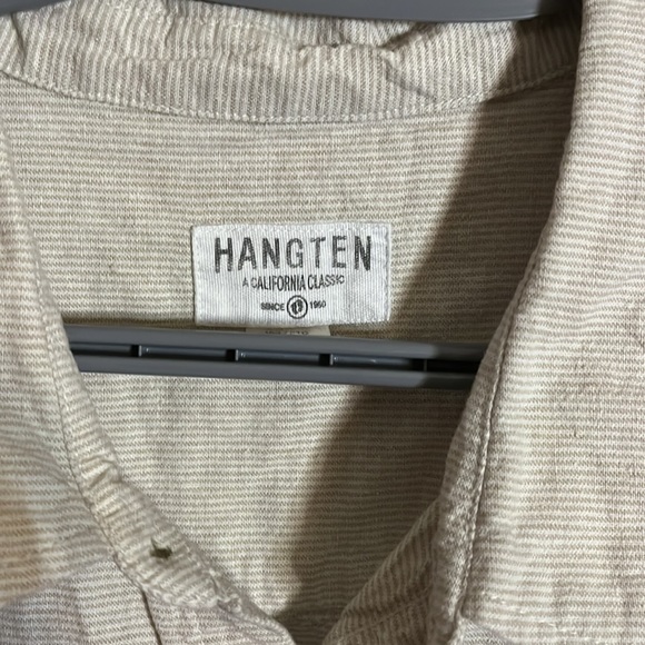 Linen blend short sleeved dress shirt buttons. B5 - Picture 3 of 4